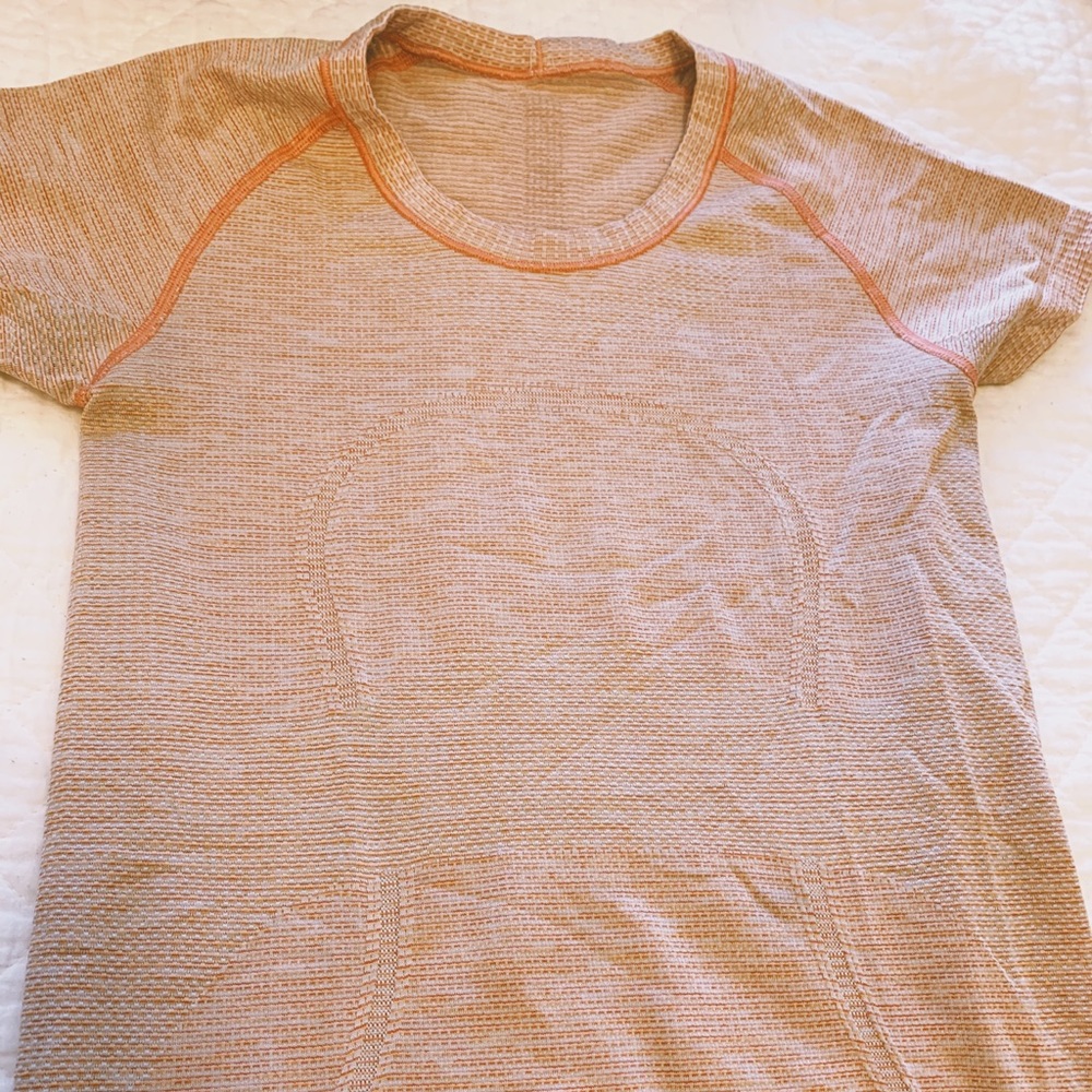 Peach colored lulu lemon top
